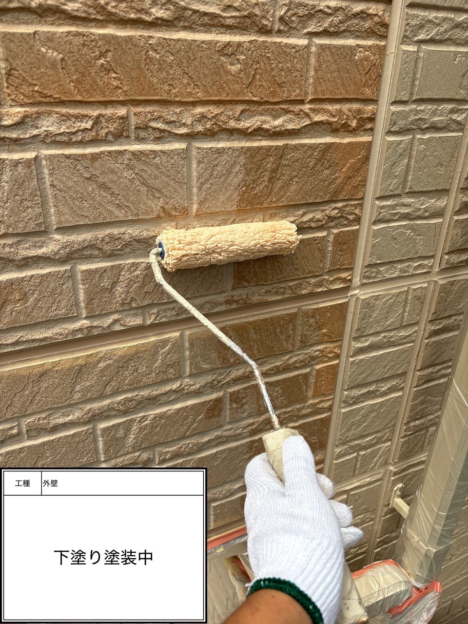 外壁下塗り（施工中）