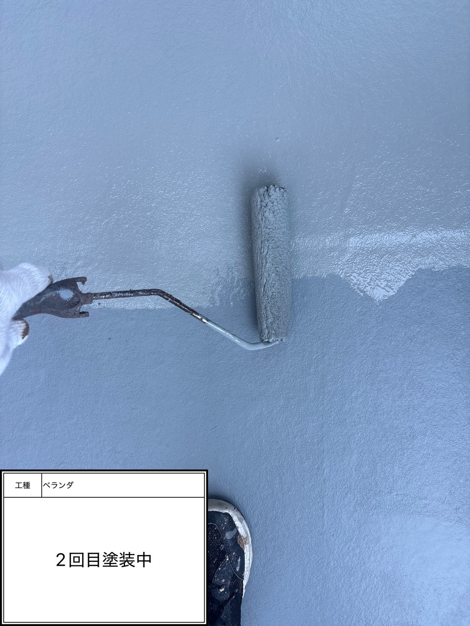 防水トップコート2回目施工中